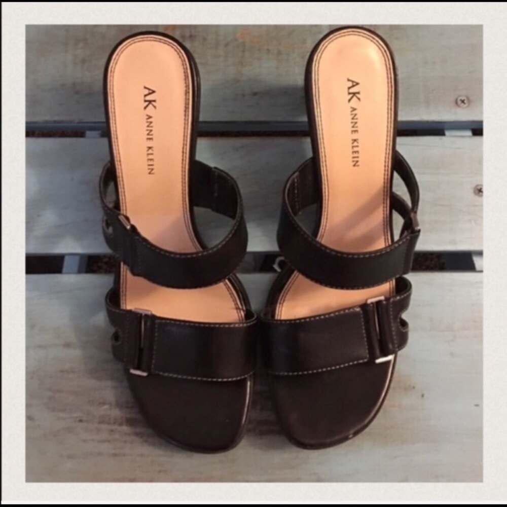 Anne Klein Like New Black Buckled Mule Sandals